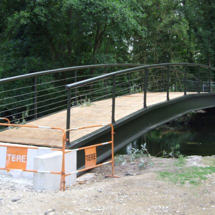 La mise en place de la passerelle